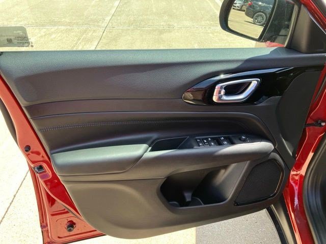 New 2026 Red Hot Pearlcoat Jeep Latitude Altitude image 8