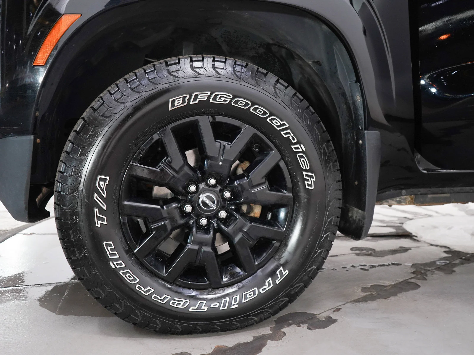 Used 2023 Black Nissan Crew Cab 4x4 SV Auto Long Bed image 31