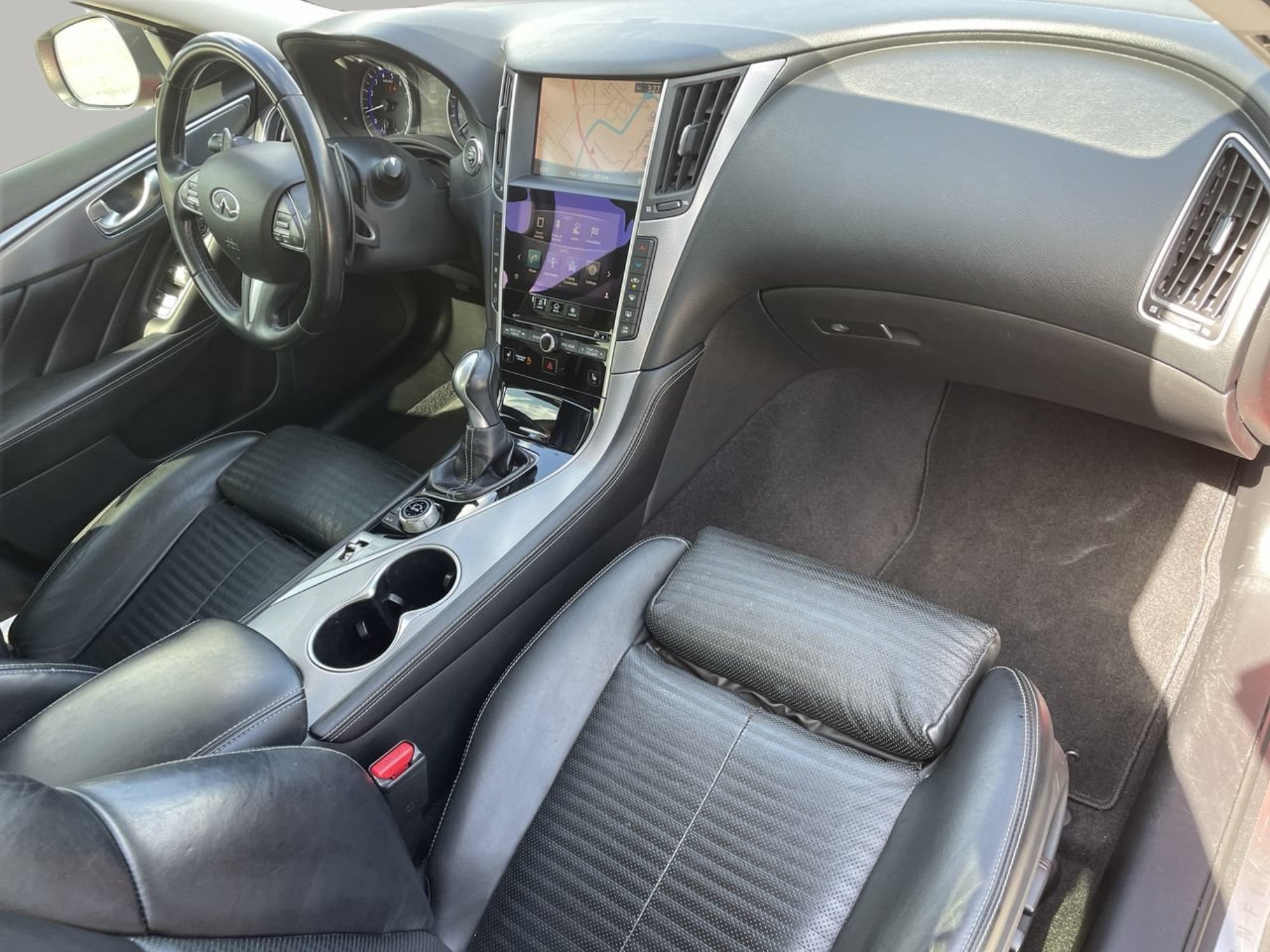 Used 2015 Venetian Ruby INFINITI Sport image 8