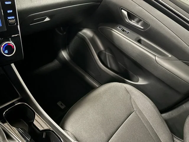 Used 2023 White Hyundai SE image 12