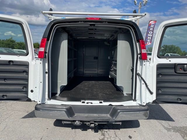 New 2025 Summit White Chevrolet WT image 9