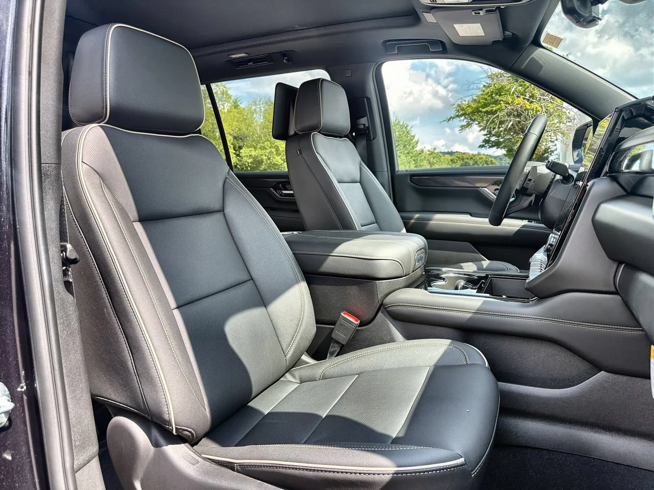 New 2026 Titanium Rush Metallic GMC Elevation image 23