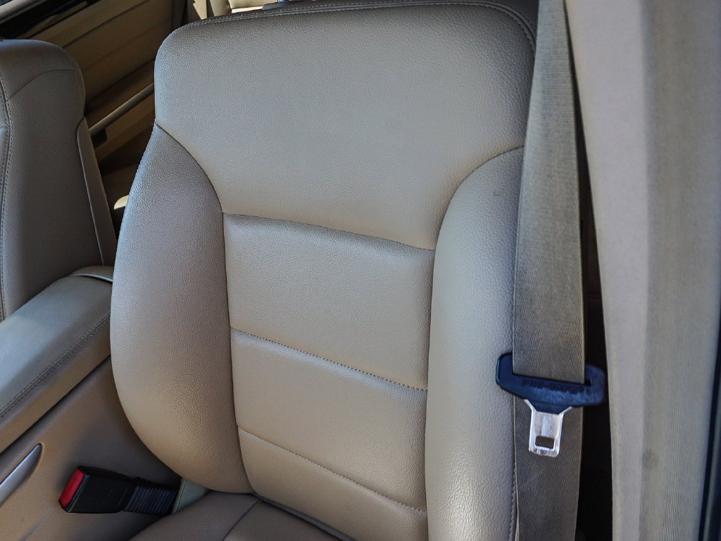 Used 2010 White Mercedes-Benz ML 350 image 20