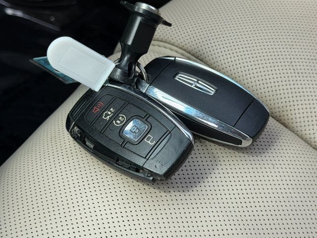 Used 2017 Black Lincoln Reserve image 44