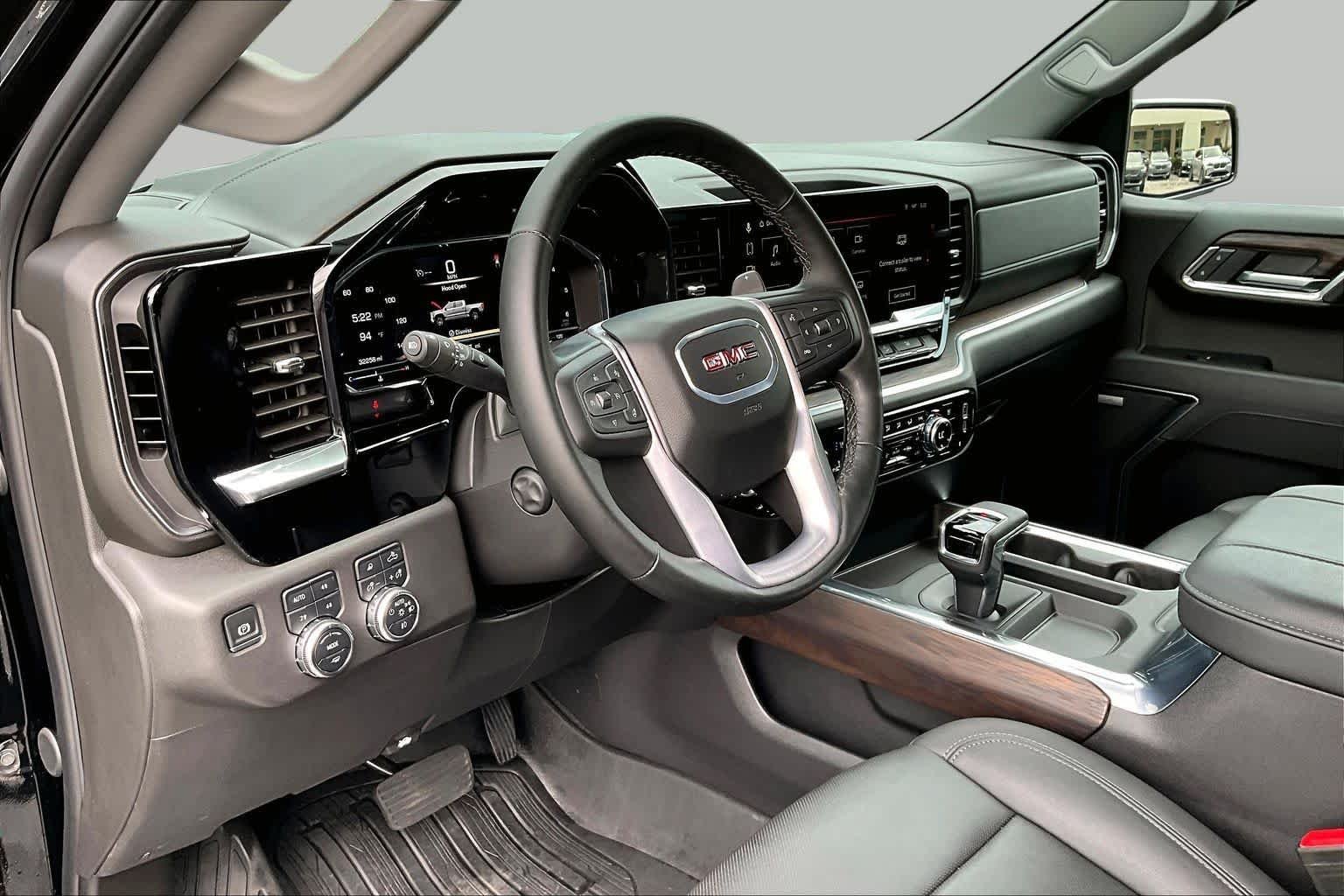 Used 2025 Onyx Black GMC SLT image 18