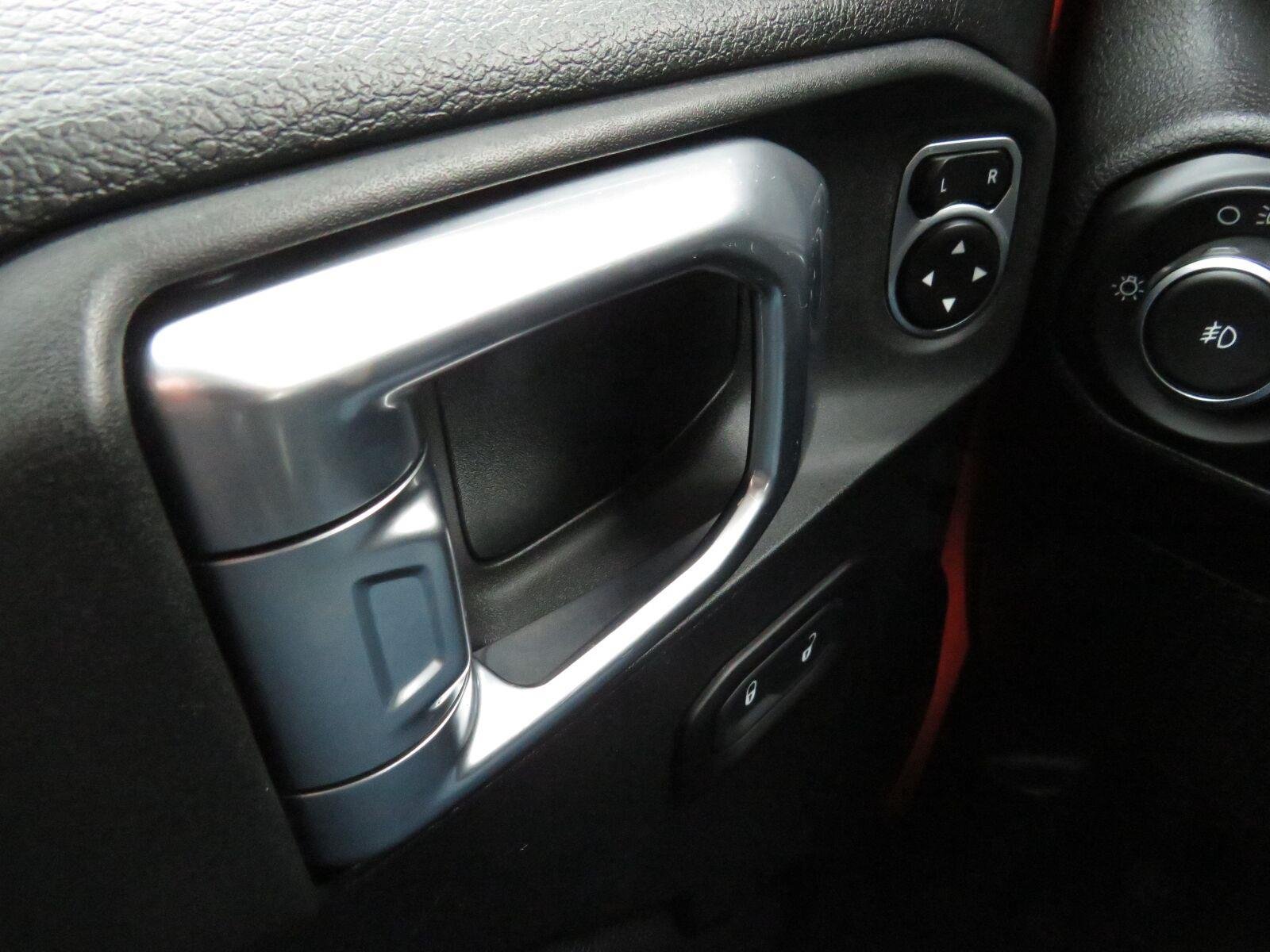 Used 2020 Punkn Metallic Clearcoat Jeep Sport S image 28