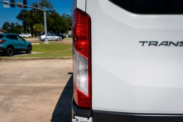 Used 2016 Oxford White Ford Base image 17