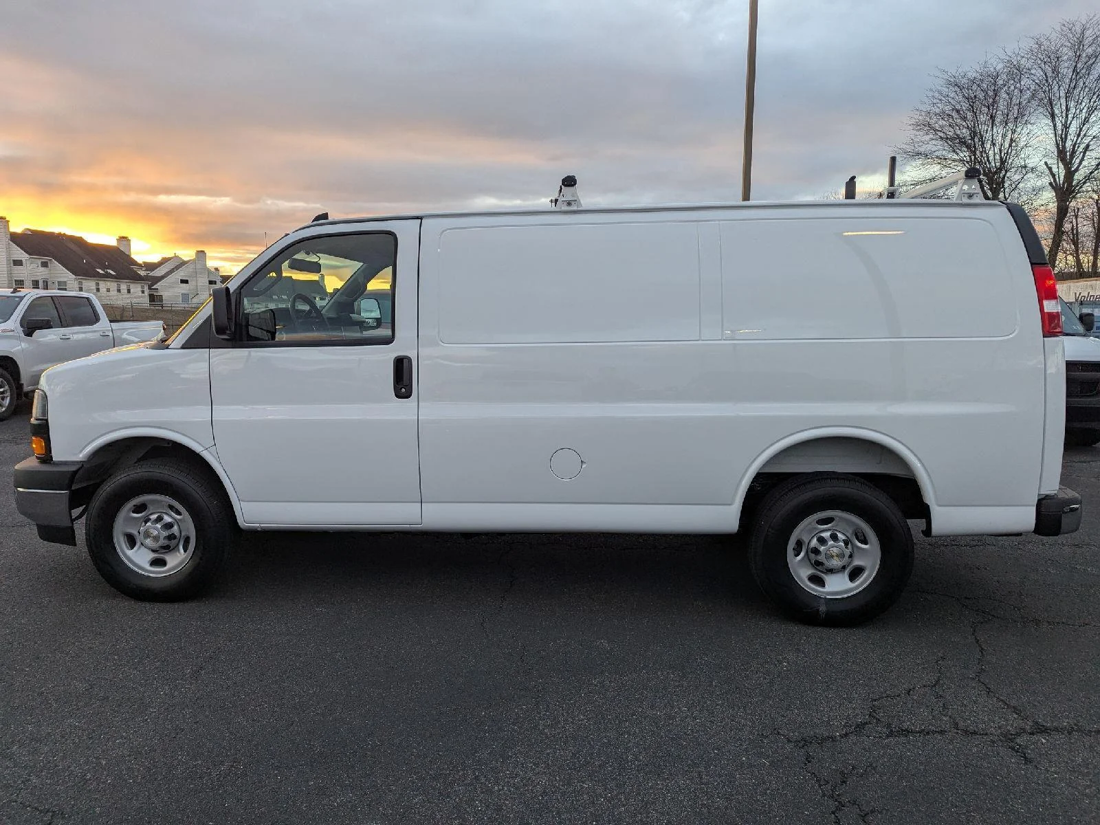 2025 Chevrolet Express Cargo Work Van - Photo 29