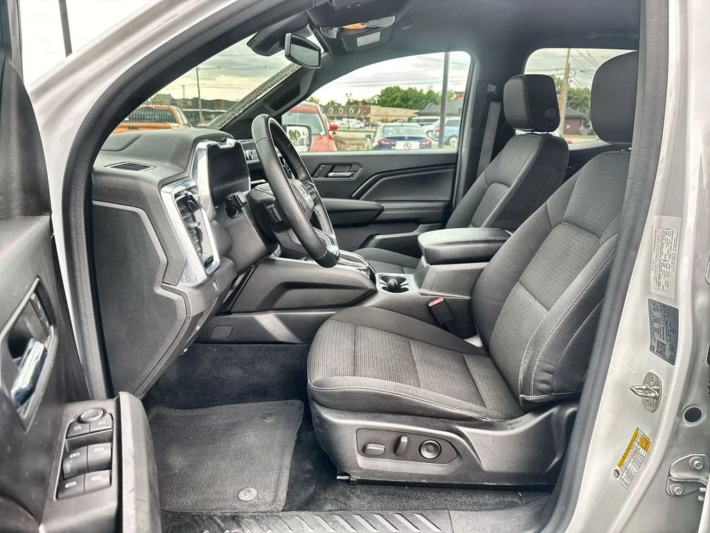 Used 2023 White GMC Elevation image 11