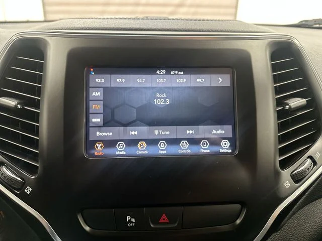 Used 2020 Silver Jeep Latitude Plus image 13