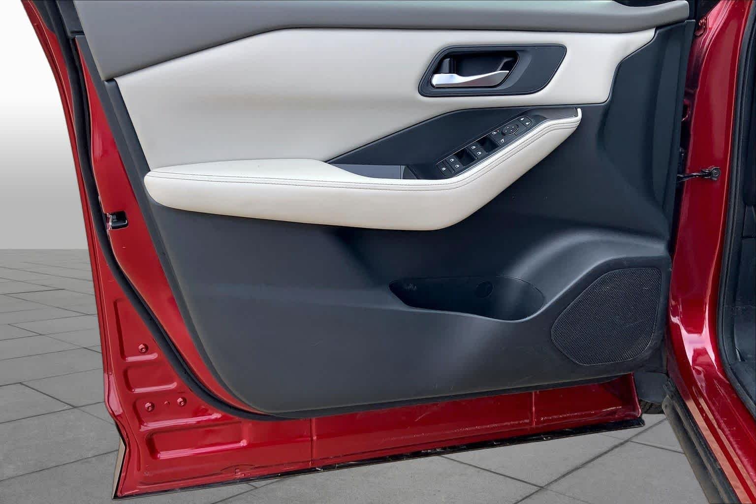 Used 2025 Scarlet Ember Tintcoat Nissan SV image 22