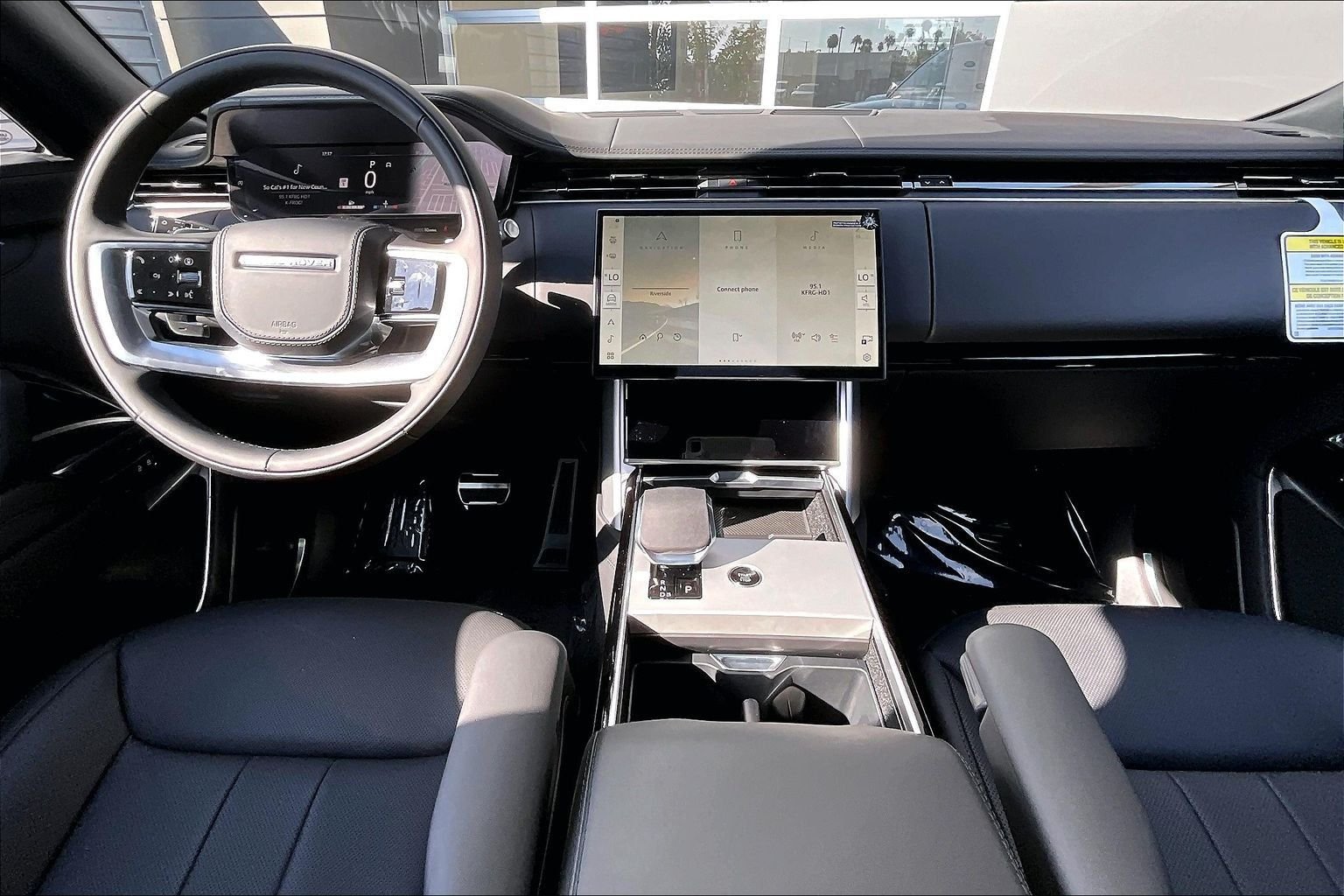 New 2026 Santorini Black Land Rover SE image 5
