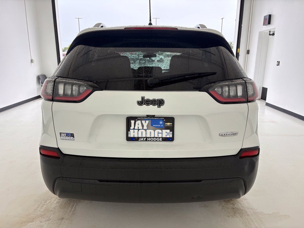 Used 2020 White Jeep Latitude image 18