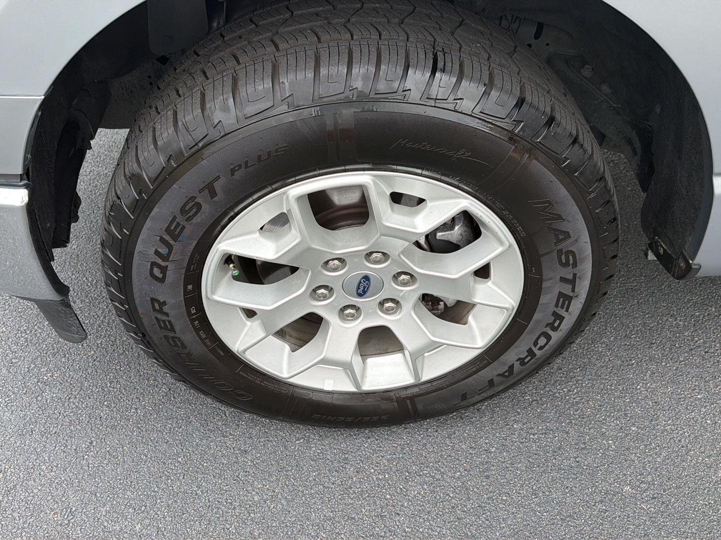 Used 2023 Iconic Silver Ford XLT image 35