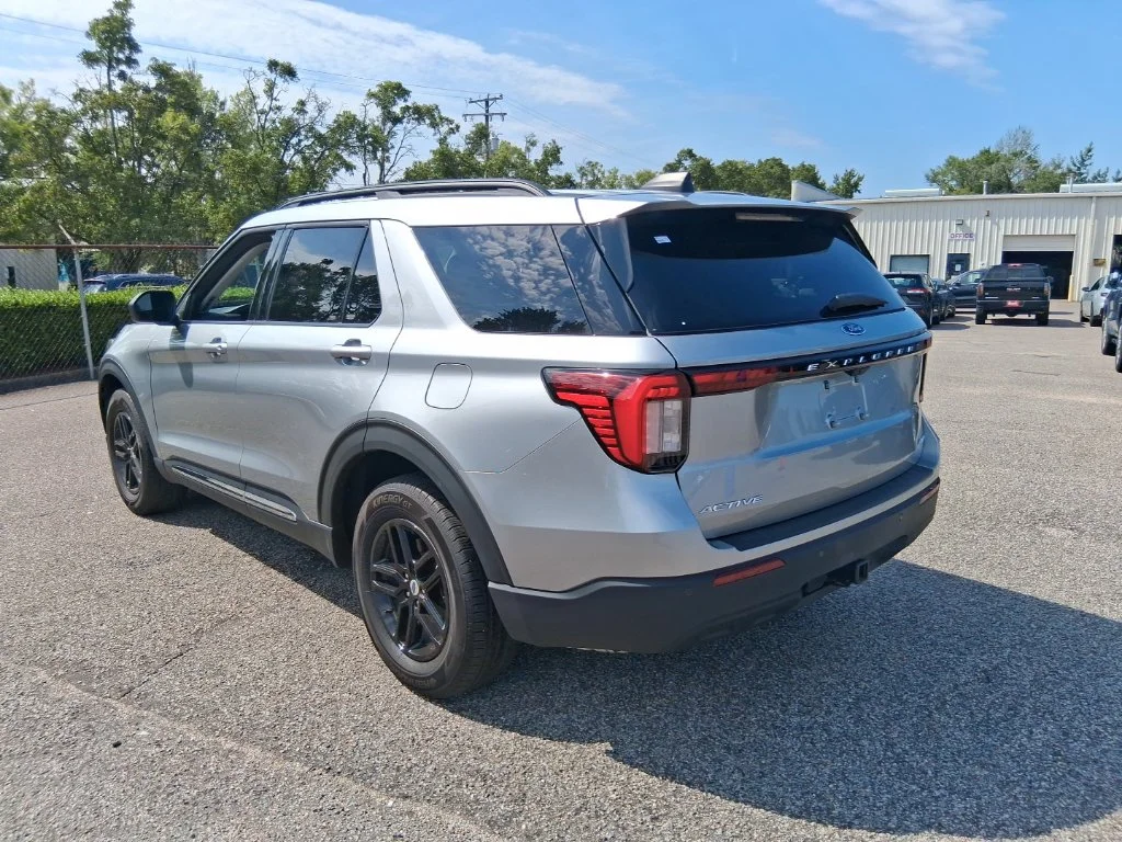 Used 2025 Silver Ford Active image 7