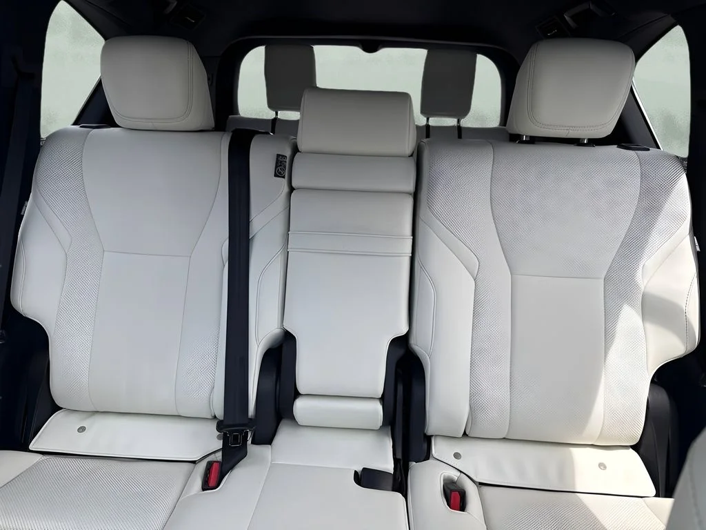 Used 2025 White Lexus 600 Luxury image 13