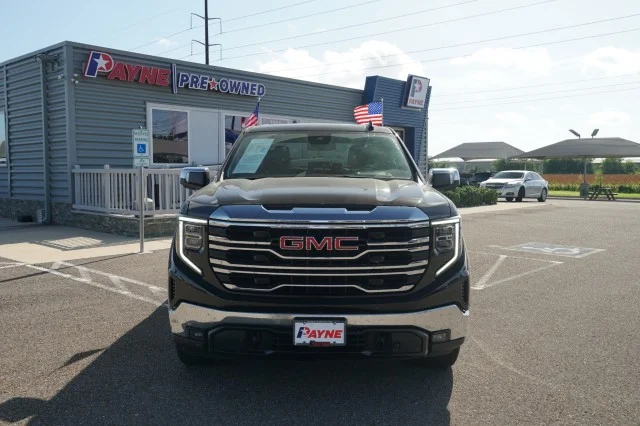 Used 2023 Onyx Black GMC SLT image 2