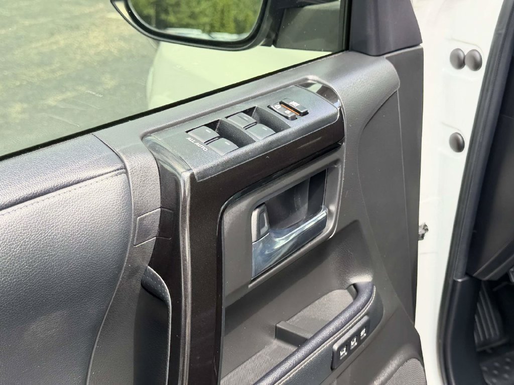 Used 2020 White Toyota Nightshade image 18