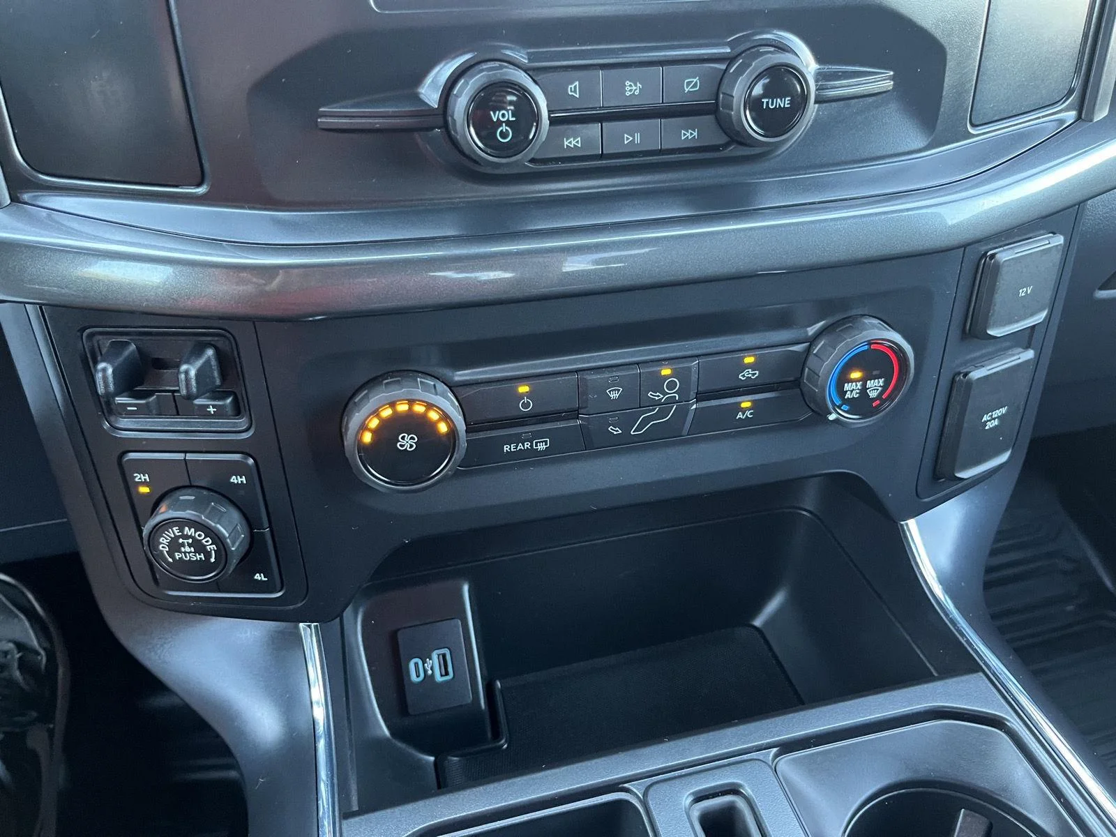 Used 2022 Atlas Blue Metallic Ford XL image 23