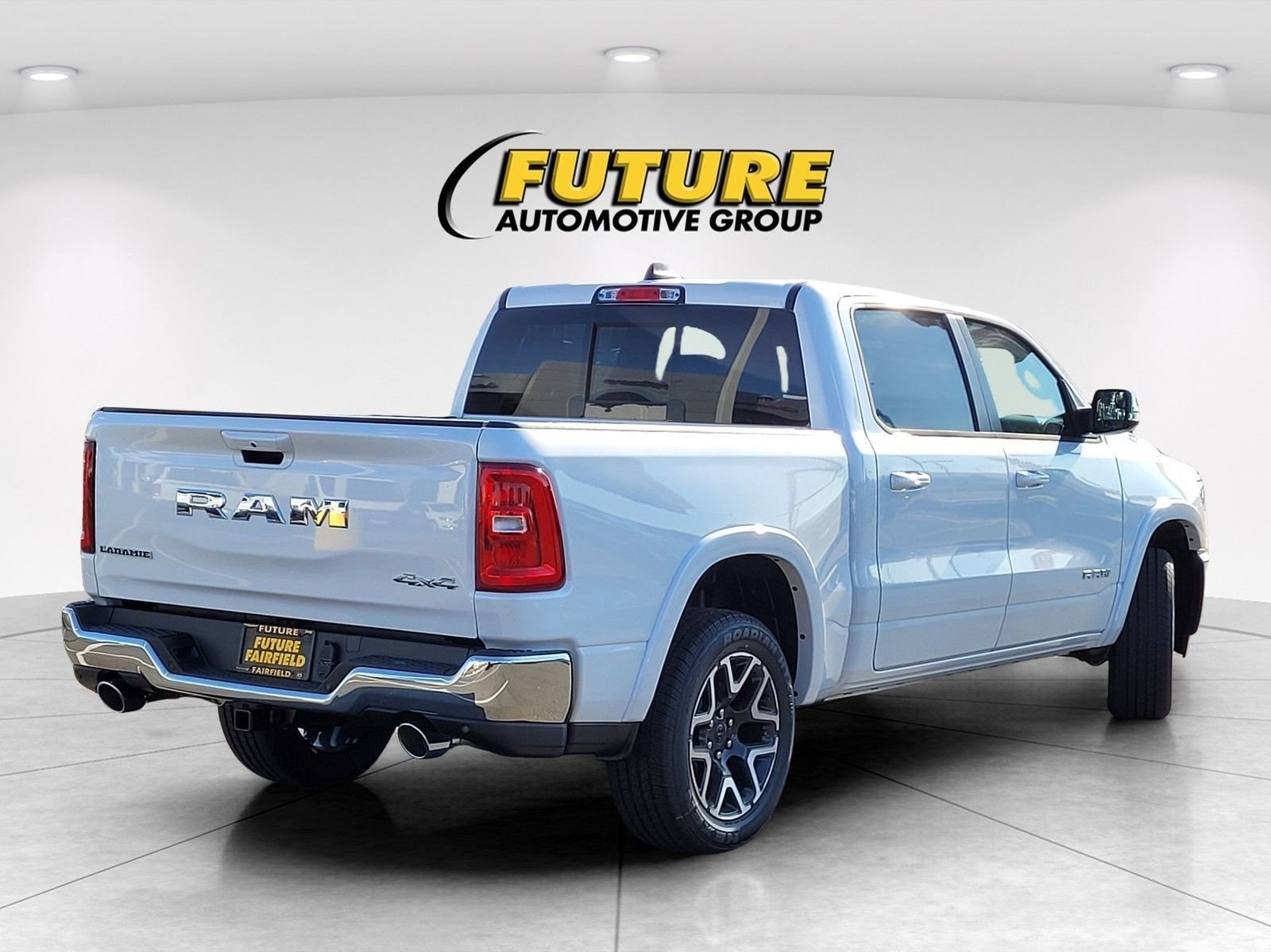New 2026 Ivory White Tri-Coat Pearl-Coat Exterior Paint RAM Laramie image 19