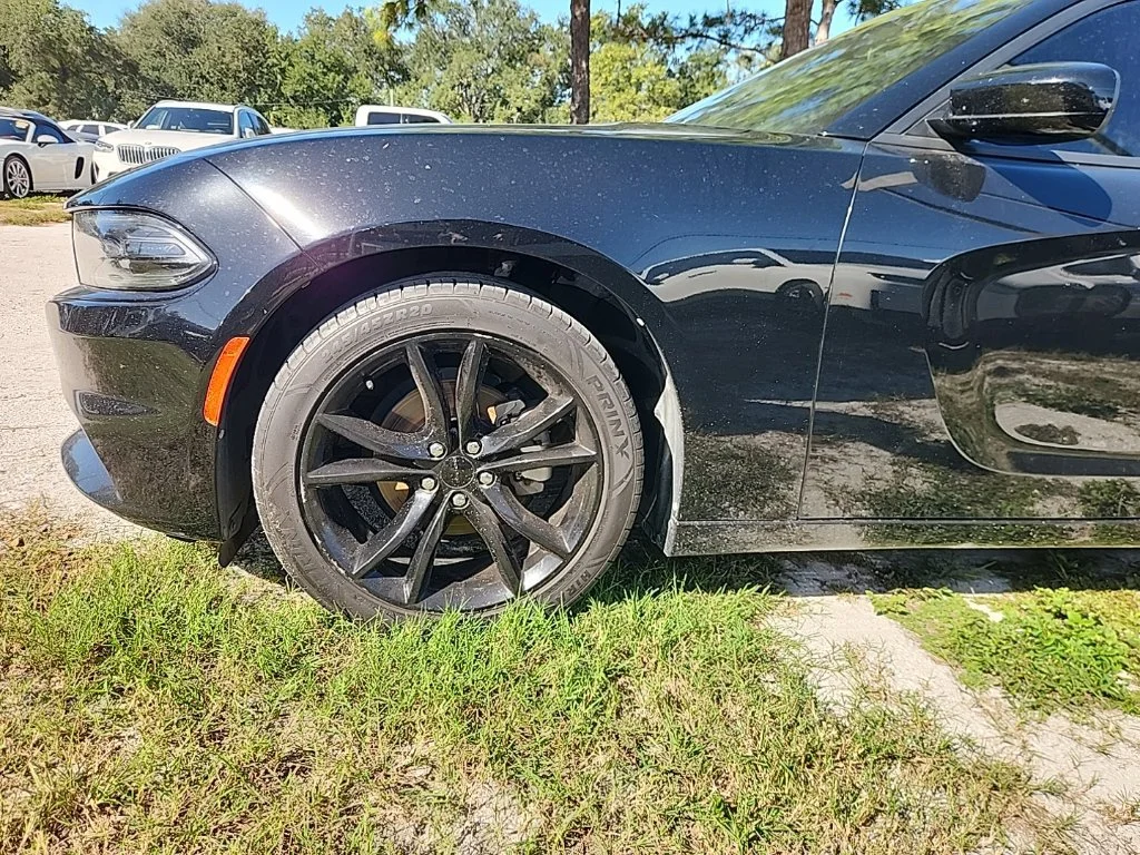 Used 2021 Pitch Black Clearcoat Dodge SXT image 7