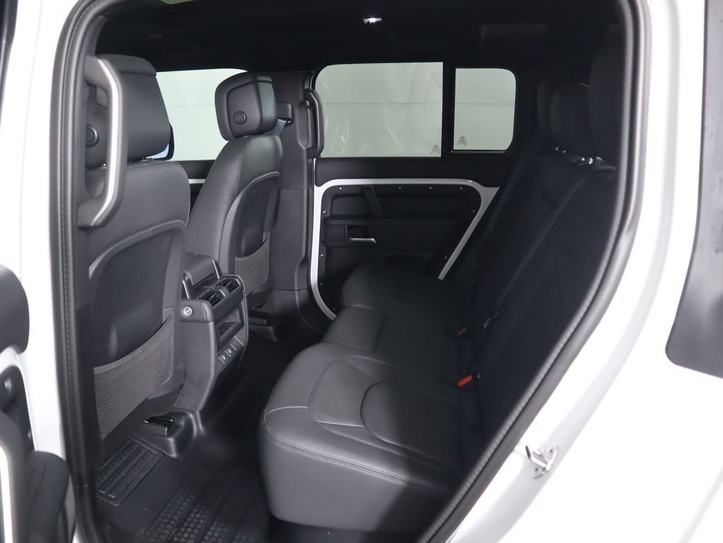 2025 Land Rover Defender S - Photo 23
