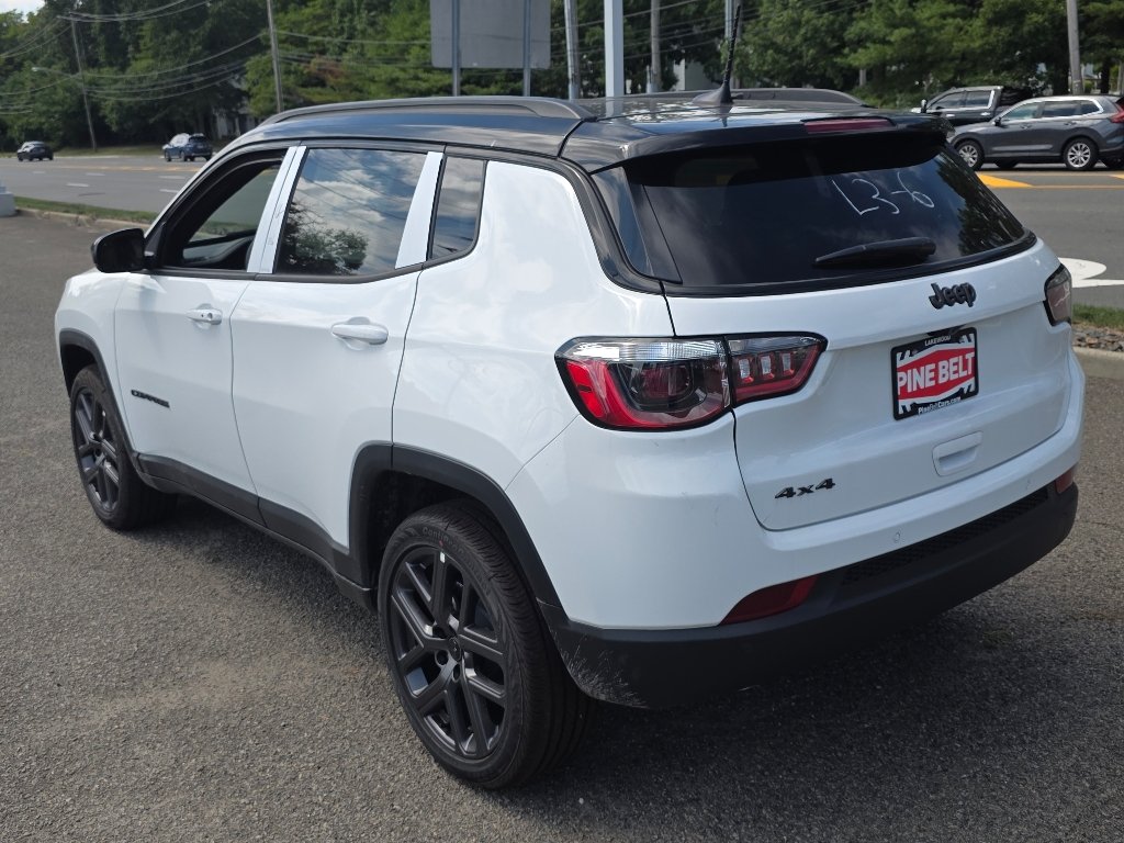New 2026 Bright White Clear-Coat Exterior Paint Jeep Limited image 10