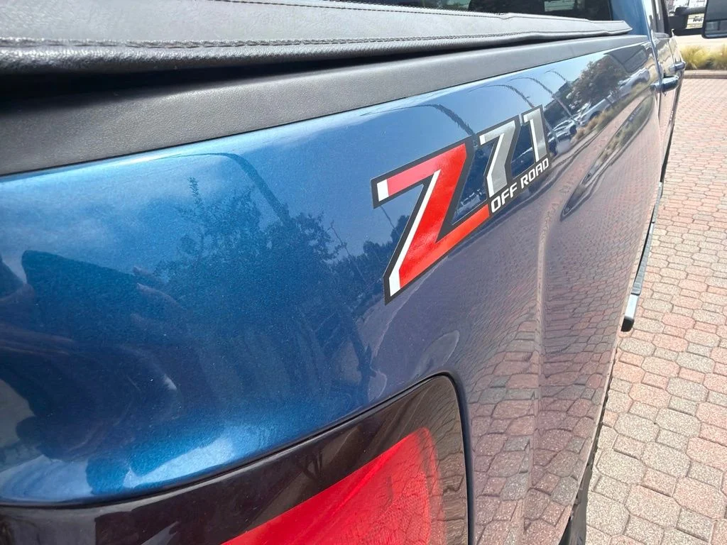 Used 2018 Blue Chevrolet LT image 6