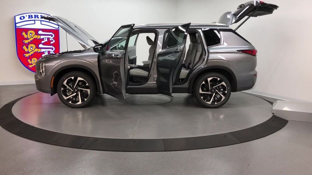 Used 2022 Grey Mitsubishi SEL image 8