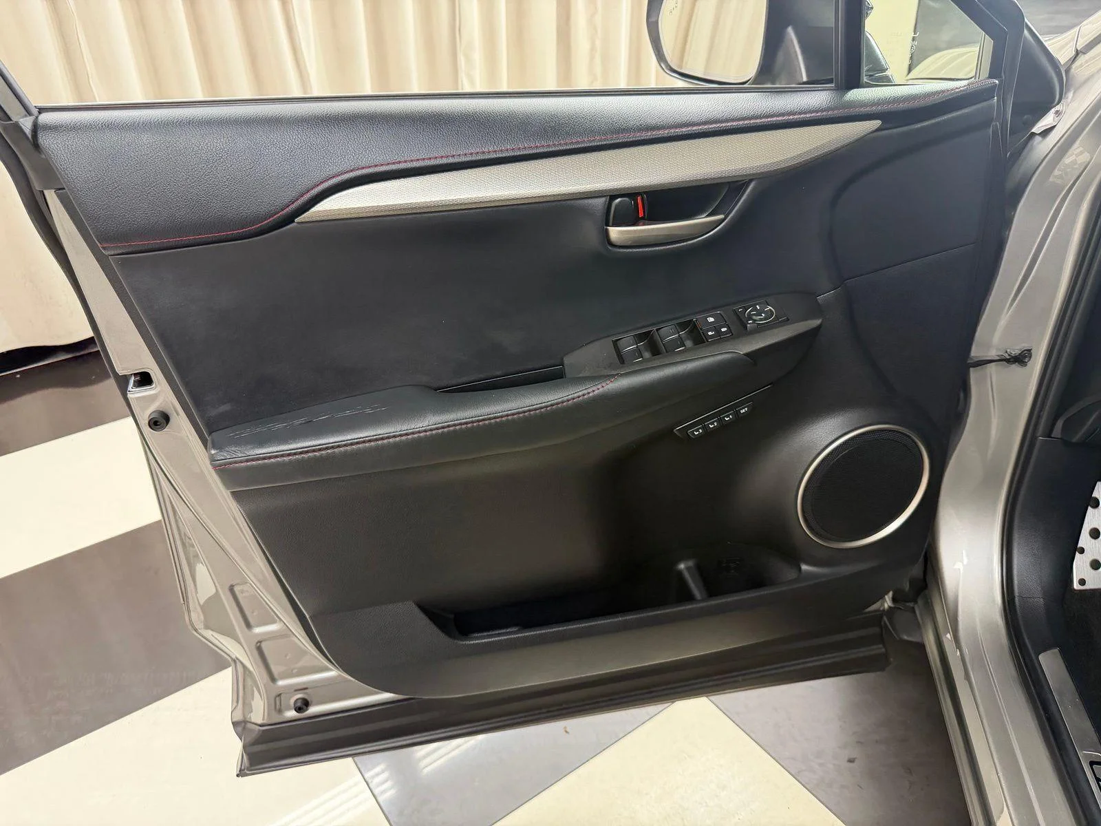 Used 2015 Atomic Silver Lexus F Sport image 27