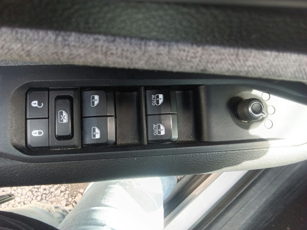 Used 2024 Silver Jeep Latitude image 16