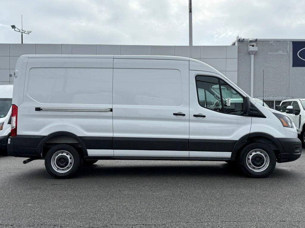 New 2026 Oxford White Ford Base image 2