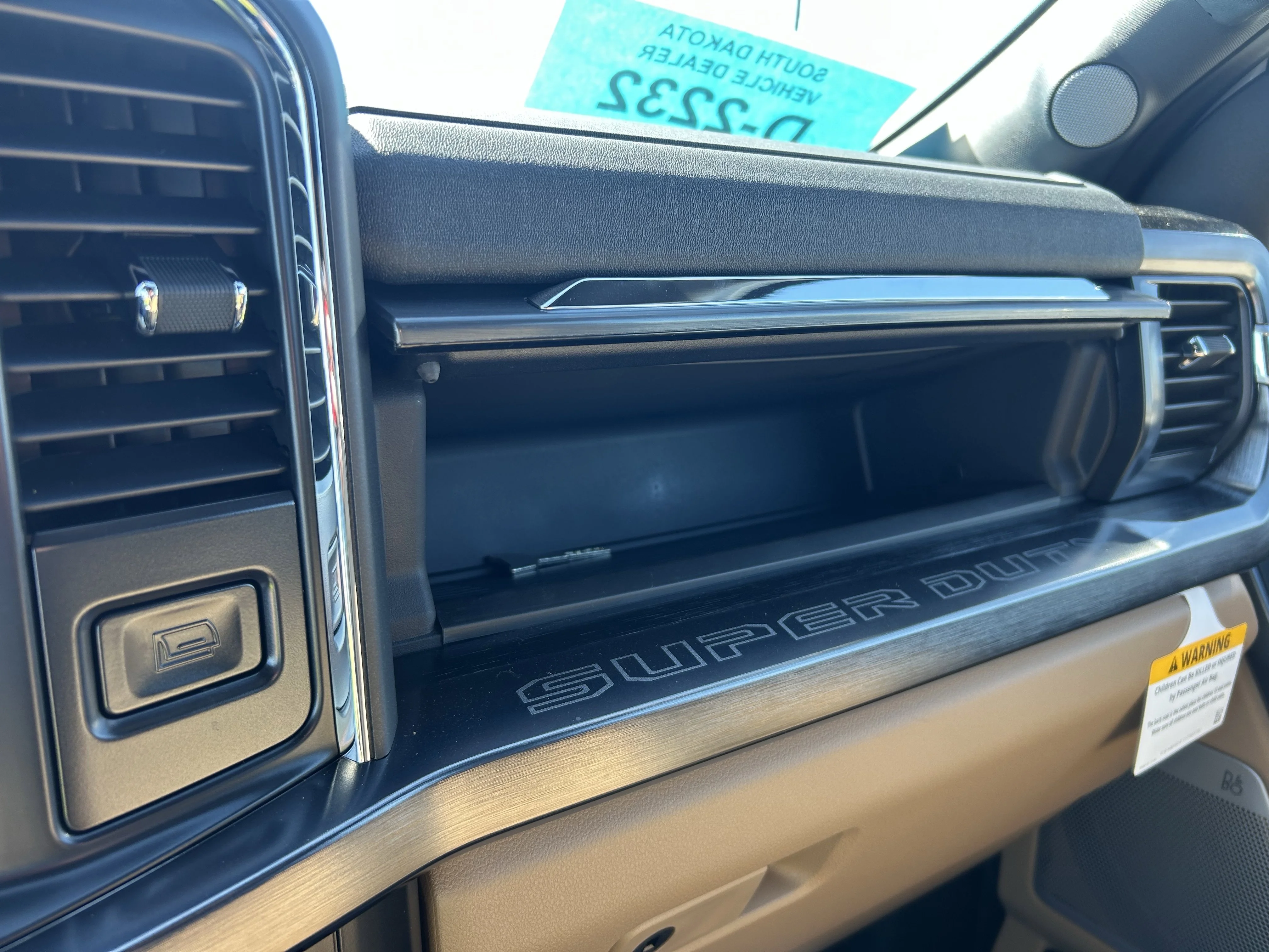 New 2026 Star White Metallic Tri-Coat Ford LARIAT image 29