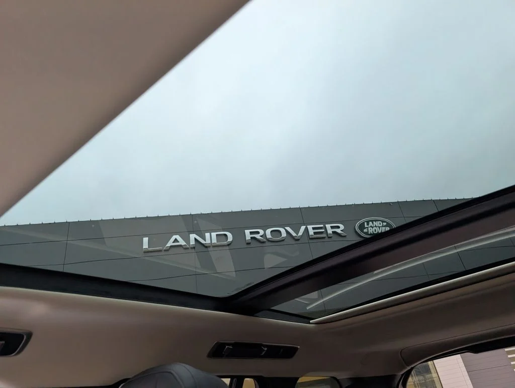 New 2026 Santorini Black Land Rover SE image 19