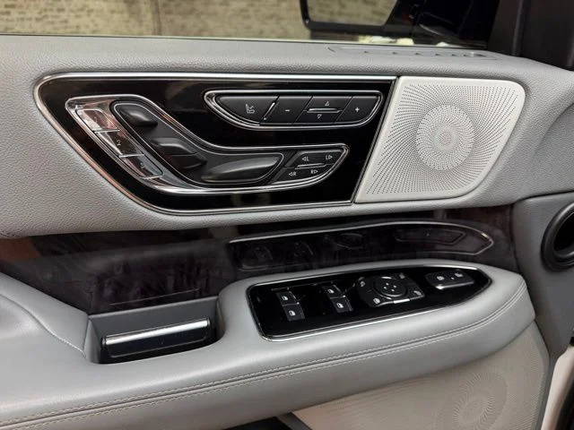 Used 2020 White Lincoln Reserve image 20