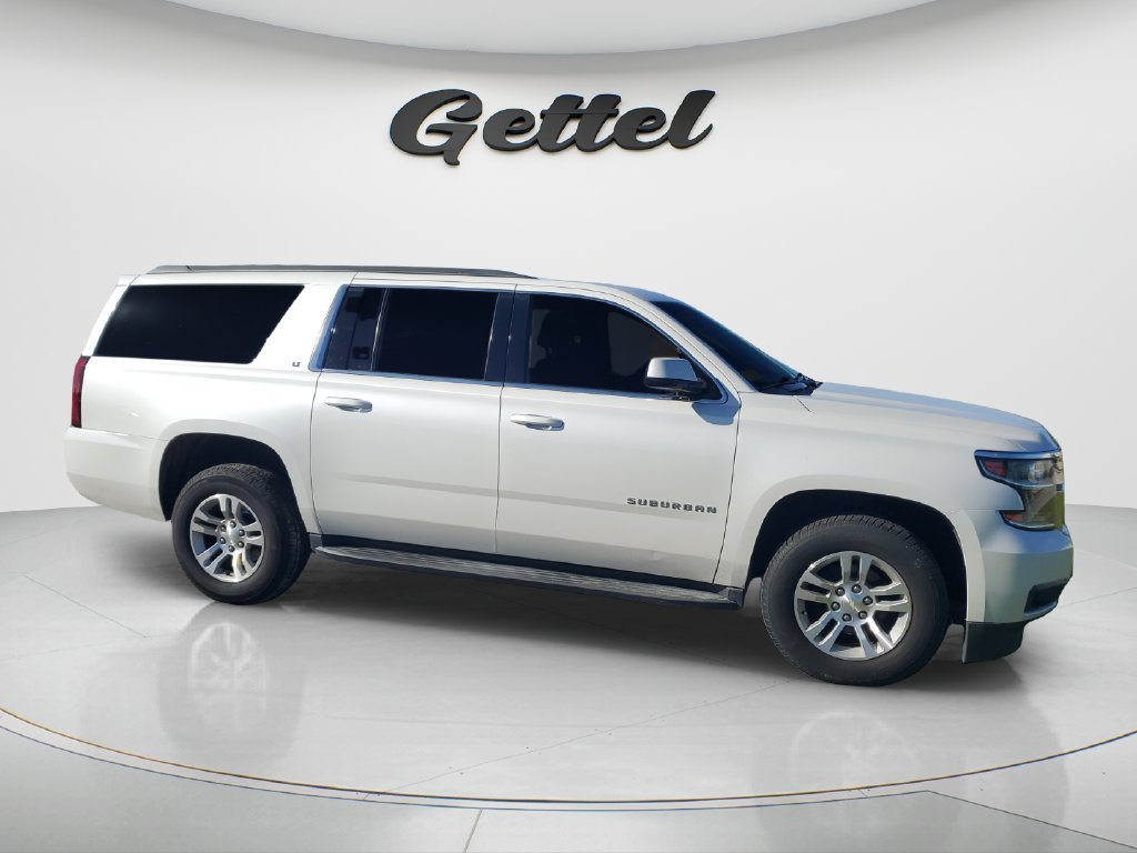 Used 2019 IRIDESCENT PEARL TRICOAT Chevrolet LT image 2