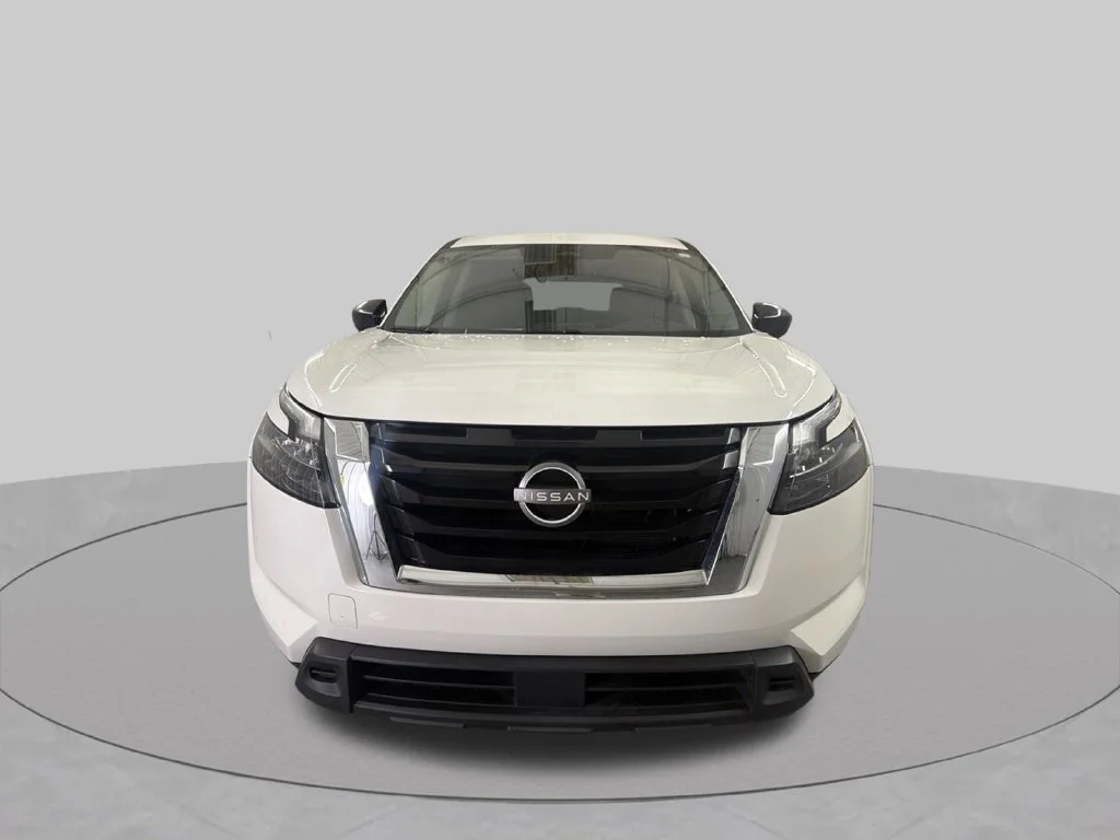 Used 2024 Glacier White Nissan S image 4