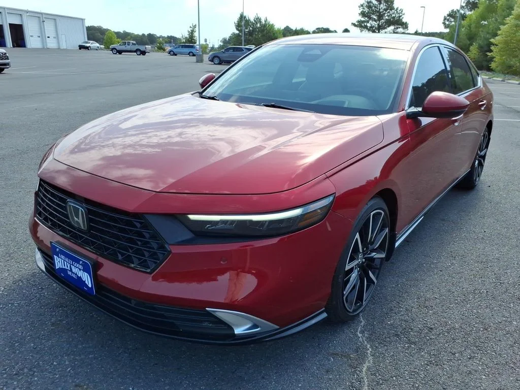Used 2023 Radiant Red Metallic Honda Touring image 6