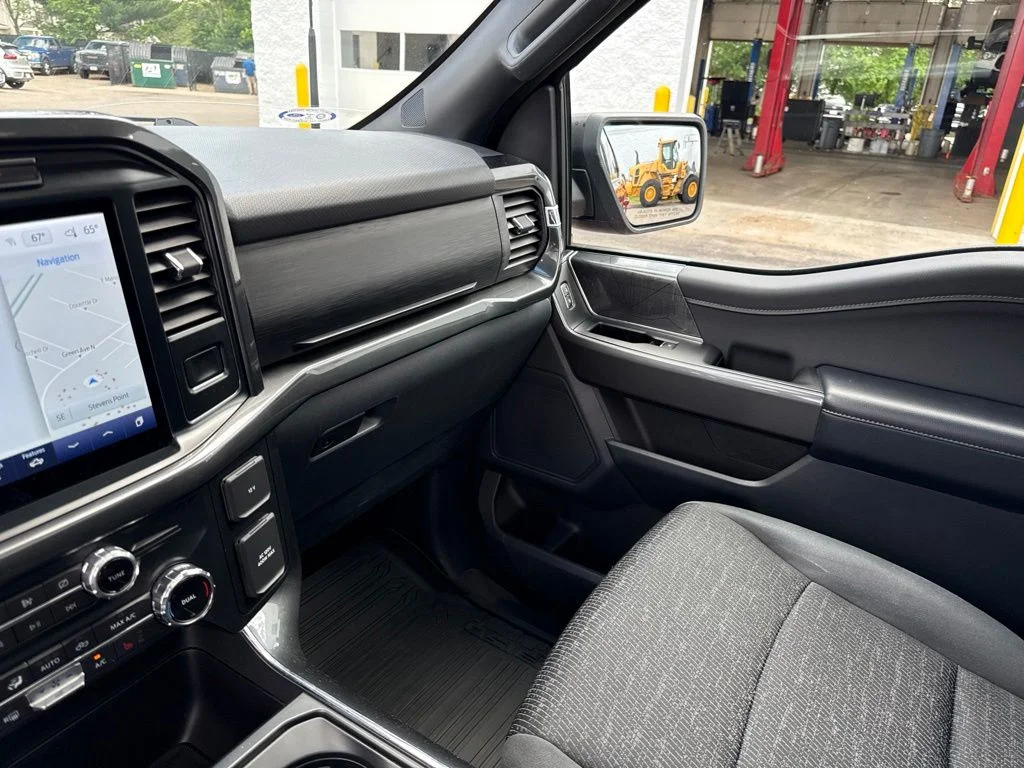 Used 2022 Rapid Red Metallic Tinted Clearcoat Ford XLT image 24