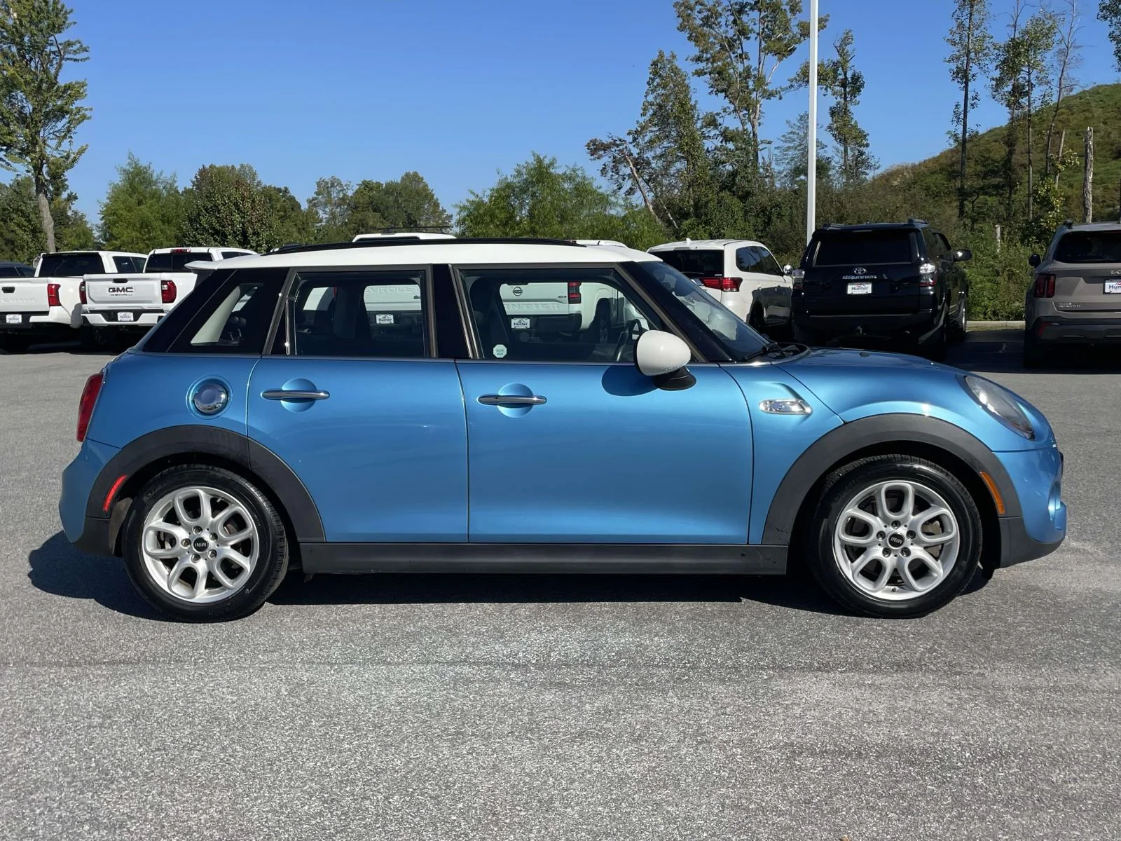 Used 2015 Electric Blue Metallic MINI S image 30