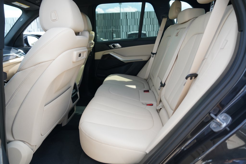 Used 2020 Dark Graphite BMW sDrive40i image 30