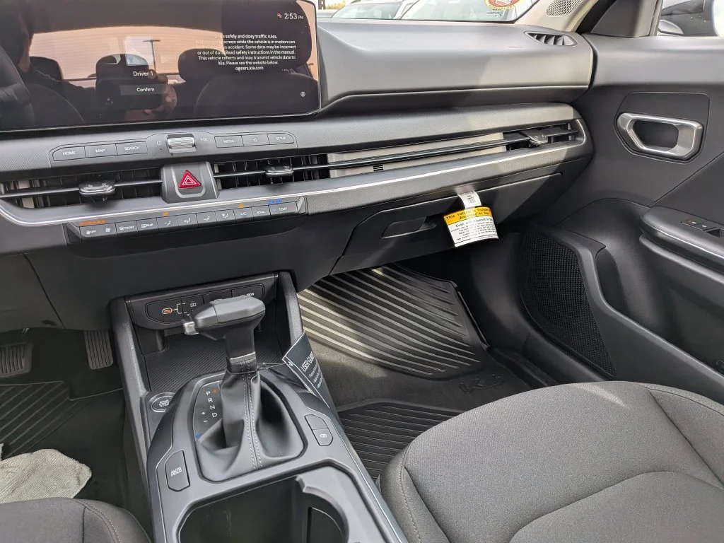New 2027 Aurora Black Kia LXS image 37