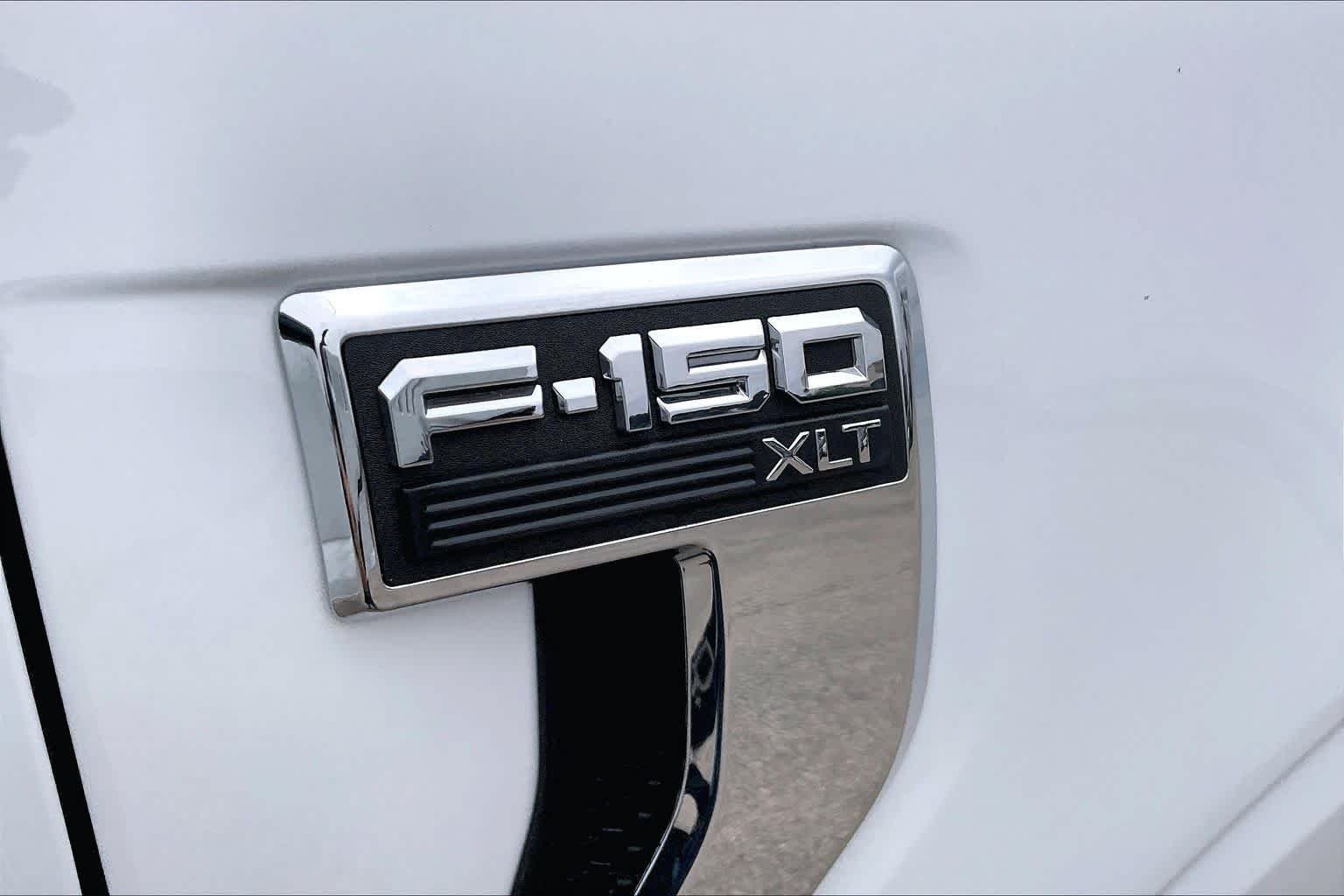 Used 2025 Oxford White Ford XLT image 10