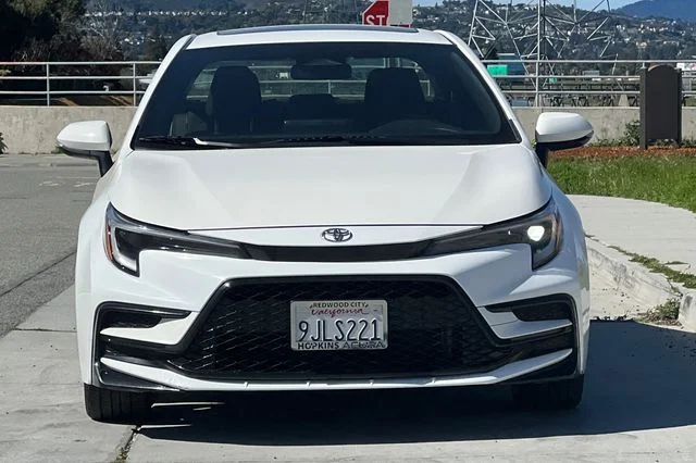 Used 2024 Ice Toyota SE image 9