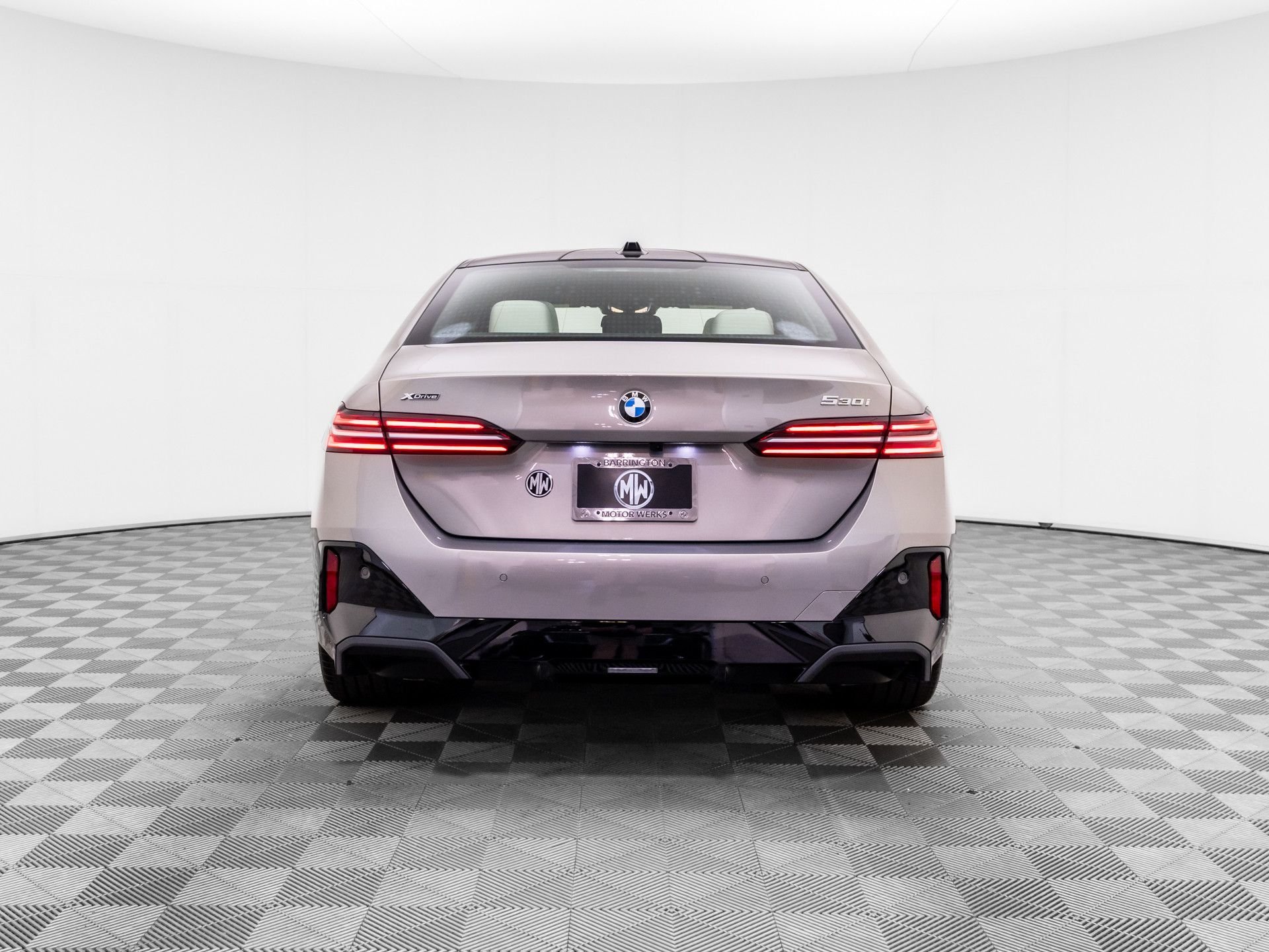New 2026 Oxide Grey Metallic BMW 530i xDrive image 5