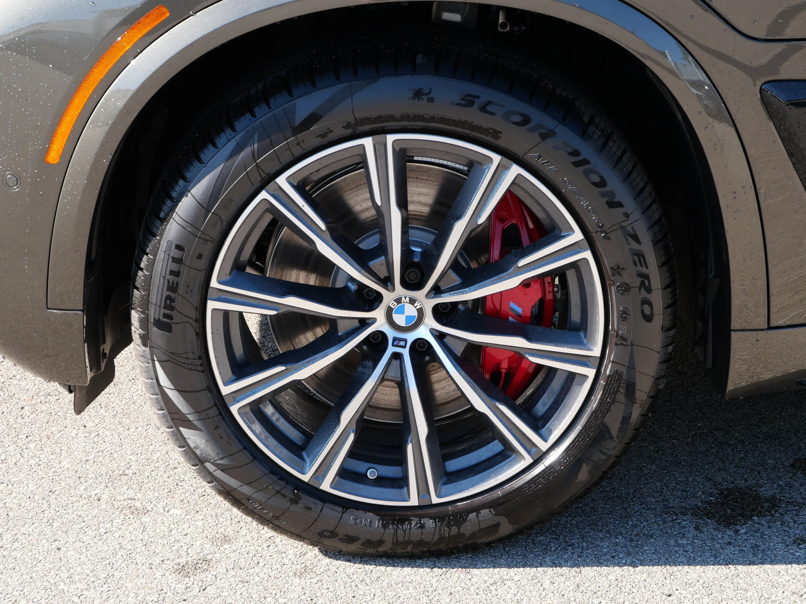 New 2026 Manhattan Green Metallic BMW xDrive50e image 4