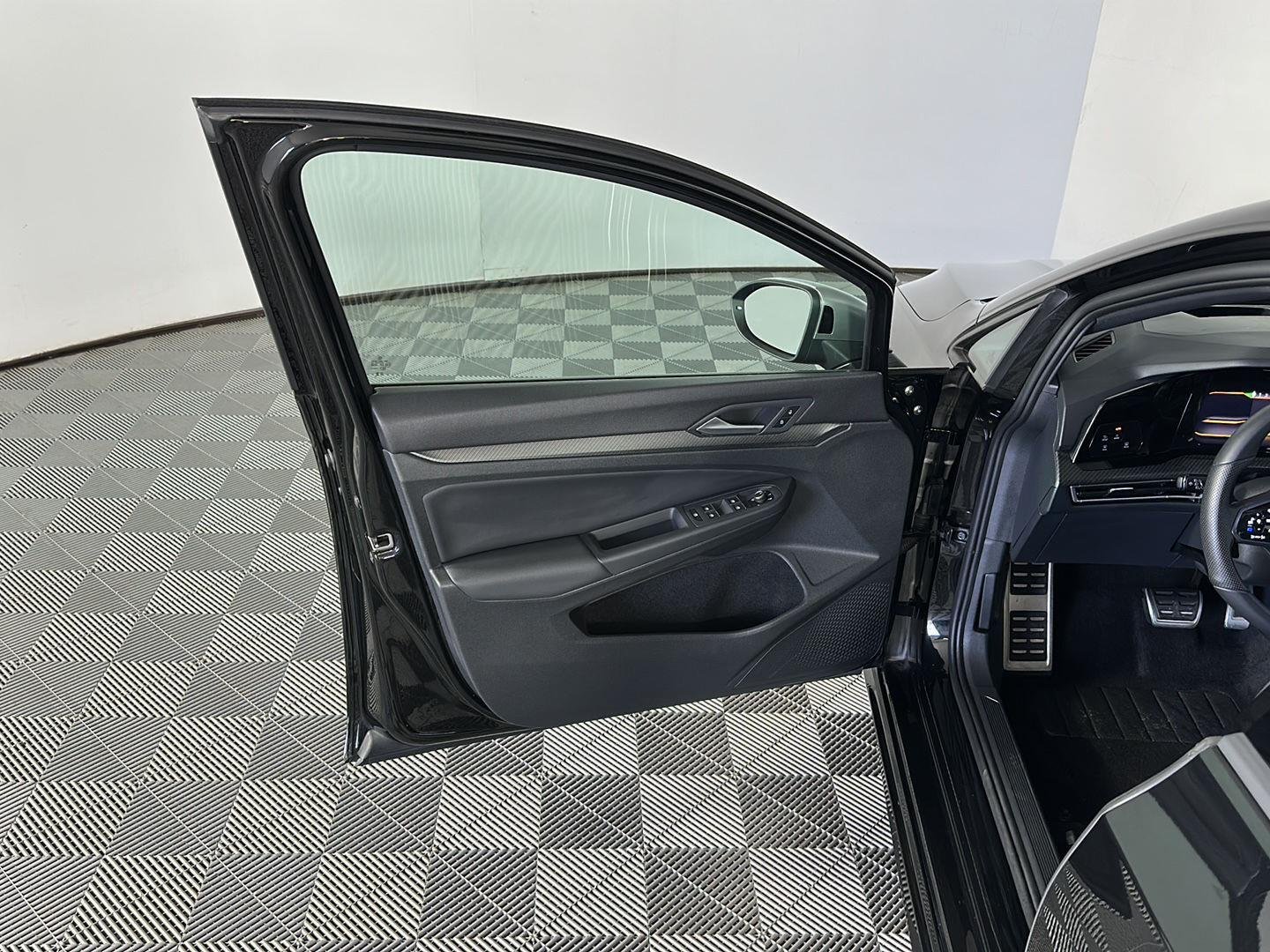 Used 2024 Mythos Black Metallic Volkswagen 4Motion image 17