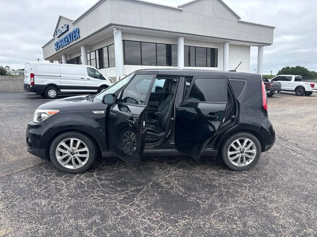 Used 2017 Shadow Black Kia Plus image 4