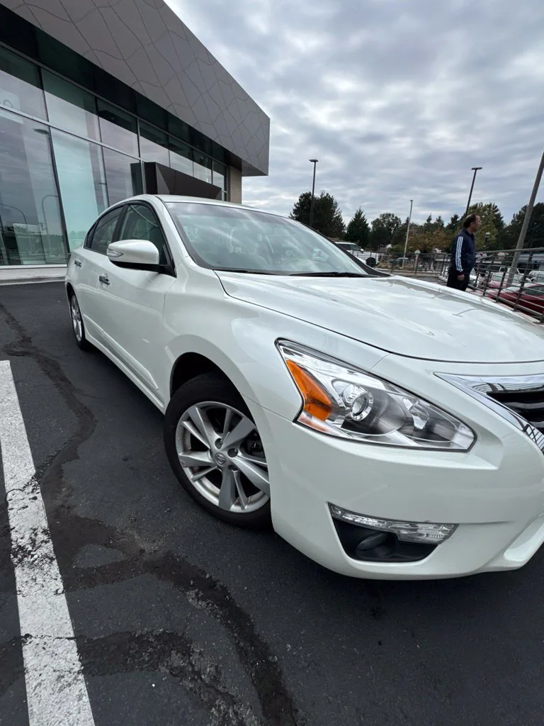 Used 2014 White Nissan 2.5 SV image 3