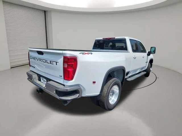 New 2026 Summit White Chevrolet LT DRW image 7